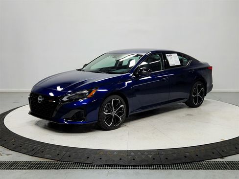 Used 2023 Nissan Altima 2.5 SR image 3