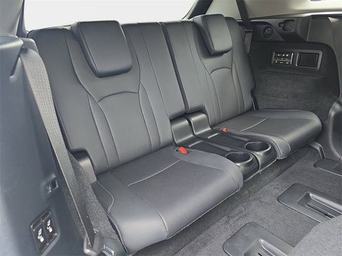 Used 2022 Lexus RX 450hL Luxury image 12