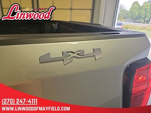 New 2026 GMC Sierra 1500 SLT w/ SLT Premium Package AWD/4WD image 11