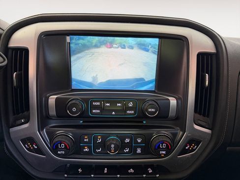 Used 2018 GMC Sierra 2500 SLT w/ Suspension Package, Off-Road AWD/4WD image 9