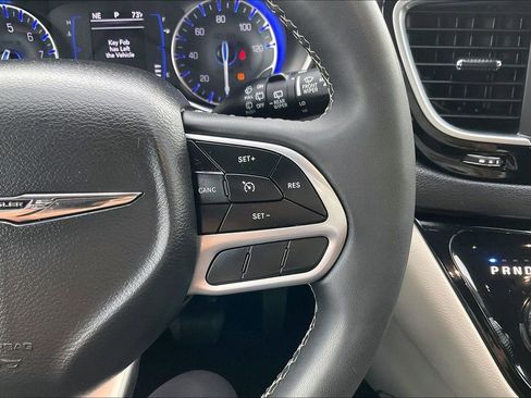 Used 2023 Chrysler Voyager LX FWD image 19