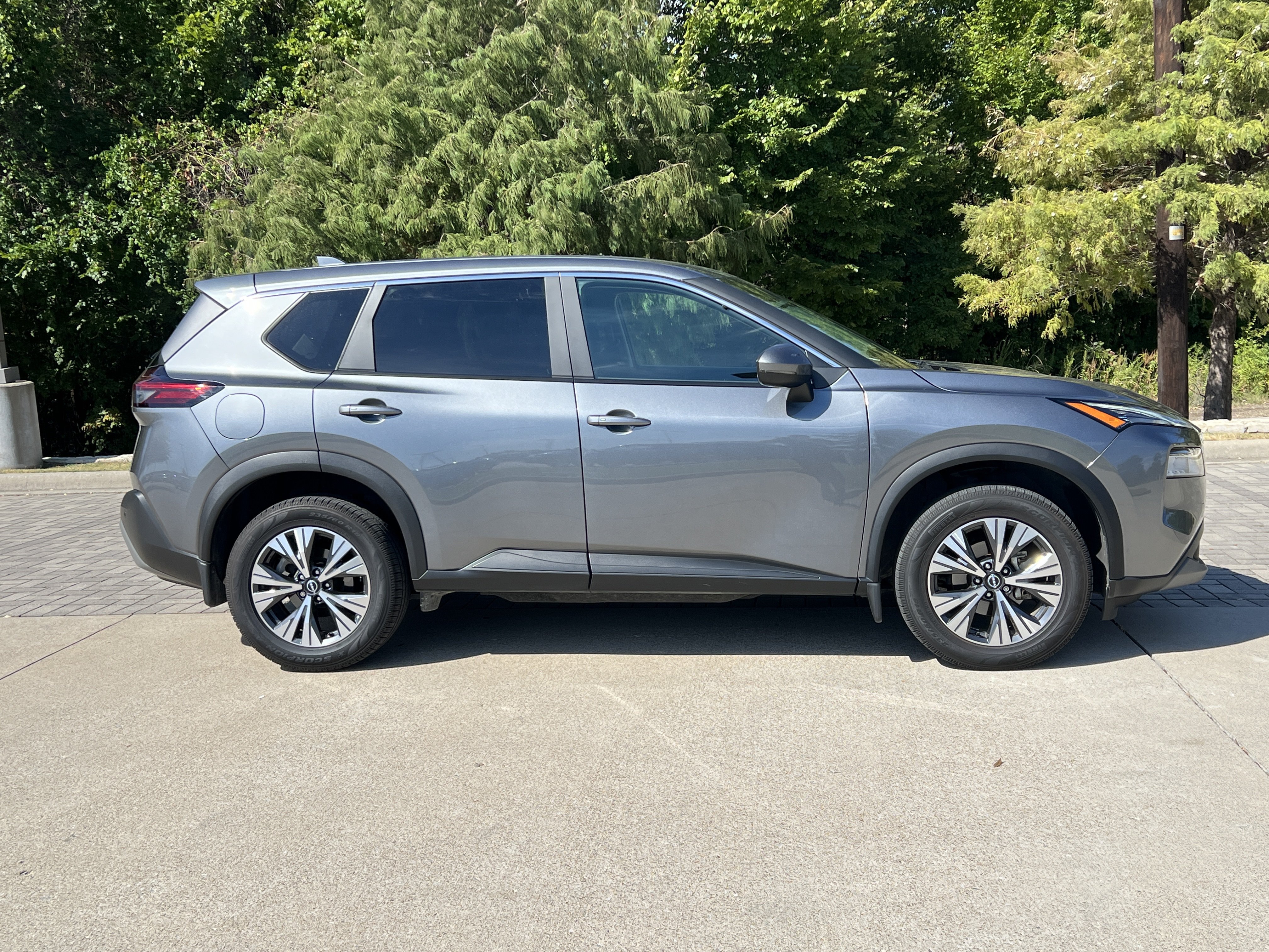 Used 2023 Nissan Rogue SV FWD image 10