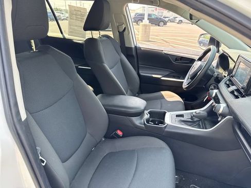 Used 2022 Toyota RAV4 LE AWD/4WD image 13
