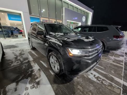 Certified 2023 Volkswagen Atlas SE image 4