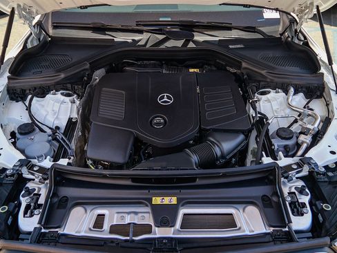 Used 2024 Mercedes-Benz GLC 300 image 29