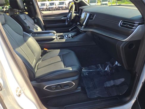 Used 2024 Jeep Wagoneer Series III w/ Premium Group I image 7