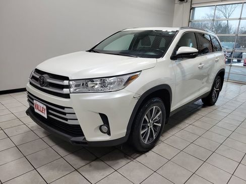 Used 2019 Toyota Highlander XLE image 3