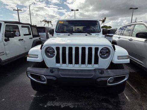 Used 2021 Jeep Wrangler Unlimited Sahara AWD/4WD image 2