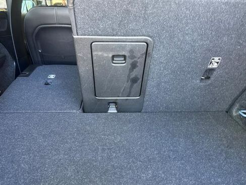 Certified 2025 Volvo XC40 B5 Core image 16