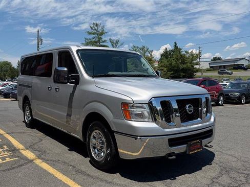 Used 2017 Nissan NV 3500 SV RWD image 3