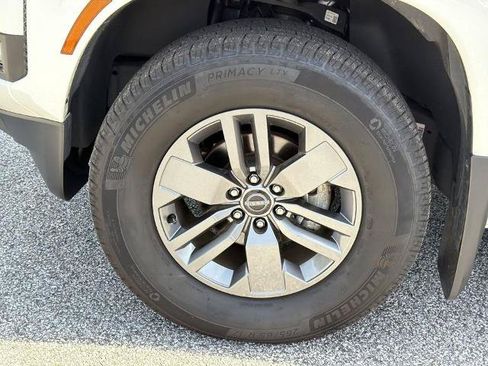 Certified 2025 Nissan Frontier SV w/ SV Convenience Package RWD image 29