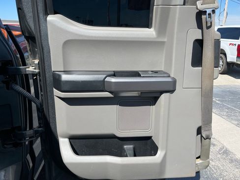 Used 2019 Ford F150 XLT w/ Equipment Group 302A Luxury AWD/4WD image 16