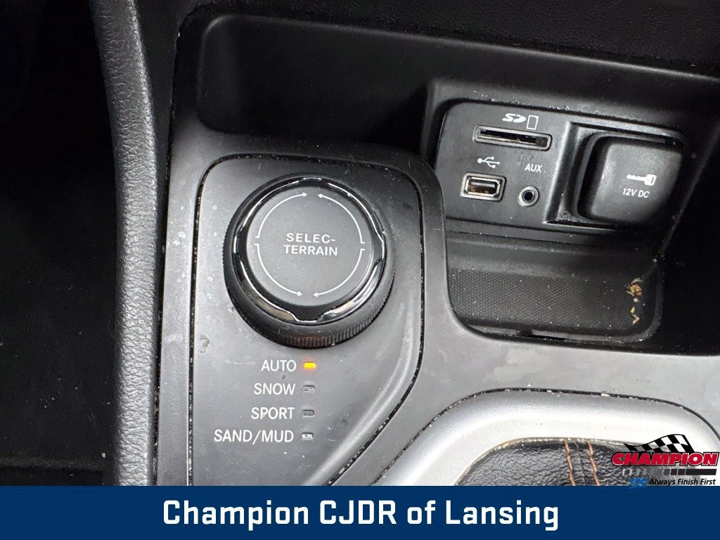 Used 2015 Jeep Cherokee Limited w/ Luxury Group AWD/4WD image 26