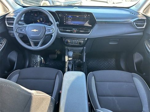 Used 2025 Chevrolet TrailBlazer LT image 16