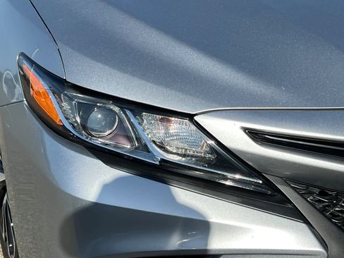 Used 2020 Toyota Camry SE FWD image 14