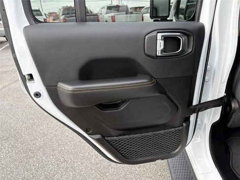 Used 2025 Jeep Wrangler Sahara image 22