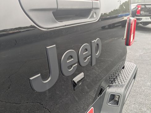 Used 2024 Jeep Gladiator Sport image 27