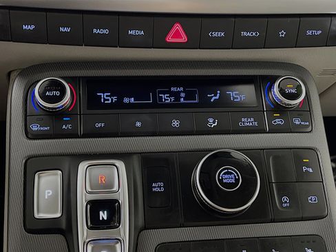 Used 2024 Hyundai Palisade Limited image 26