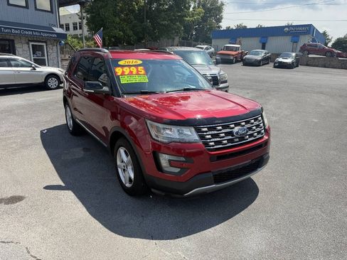 Used 2016 Ford Explorer XLT w/ Equipment Group 202A AWD/4WD image 3