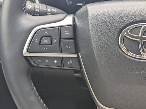 Used 2023 Toyota Highlander Limited FWD image 22