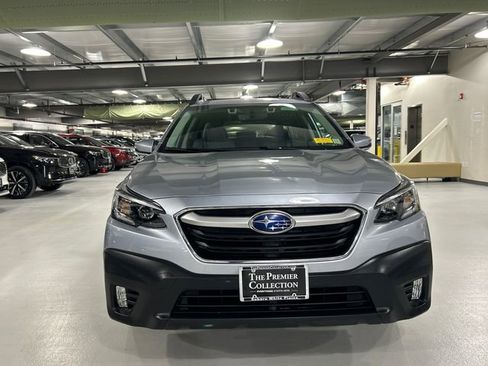 Used 2022 Subaru Outback Premium image 6