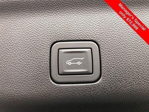 Used 2025 Chevrolet Suburban Premier image 8