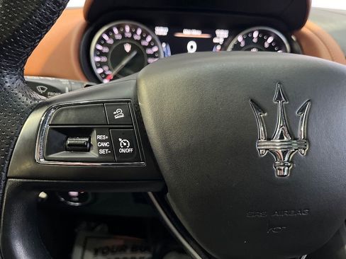 Used 2021 Maserati Levante image 12