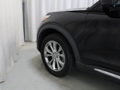 Used 2020 Ford Explorer XLT w/ Equipment Group 202A AWD/4WD image 32