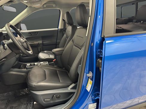 Used 2025 Ford Maverick Lariat w/ Black Appearance Package image 18