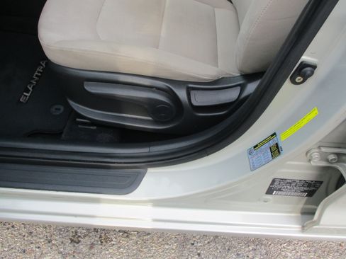 Used 2017 Hyundai Elantra SE FWD image 20