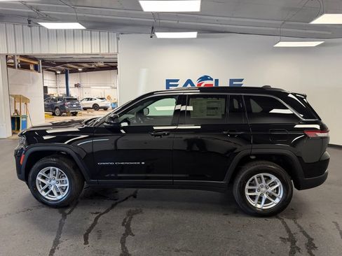 New 2026 Jeep Grand Cherokee Laredo w/ Trailer Tow Package AWD/4WD image 4