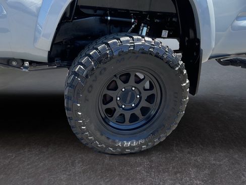 Used 2021 Toyota Tacoma TRD Sport w/ Technology Package AWD/4WD image 9