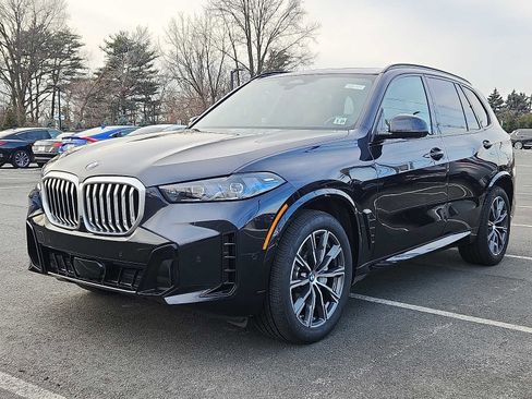 Certified 2024 BMW X5 xDrive40i w/ M Sport Package image 3