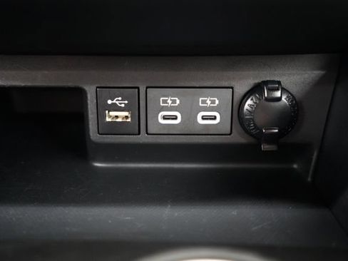 Used 2024 Toyota Highlander LE AWD/4WD image 52