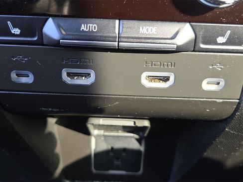 Used 2021 GMC Yukon XL AT4 w/ AT4 Premium Package image 28