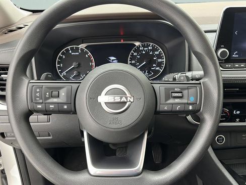 Used 2023 Nissan Rogue SV AWD/4WD image 16