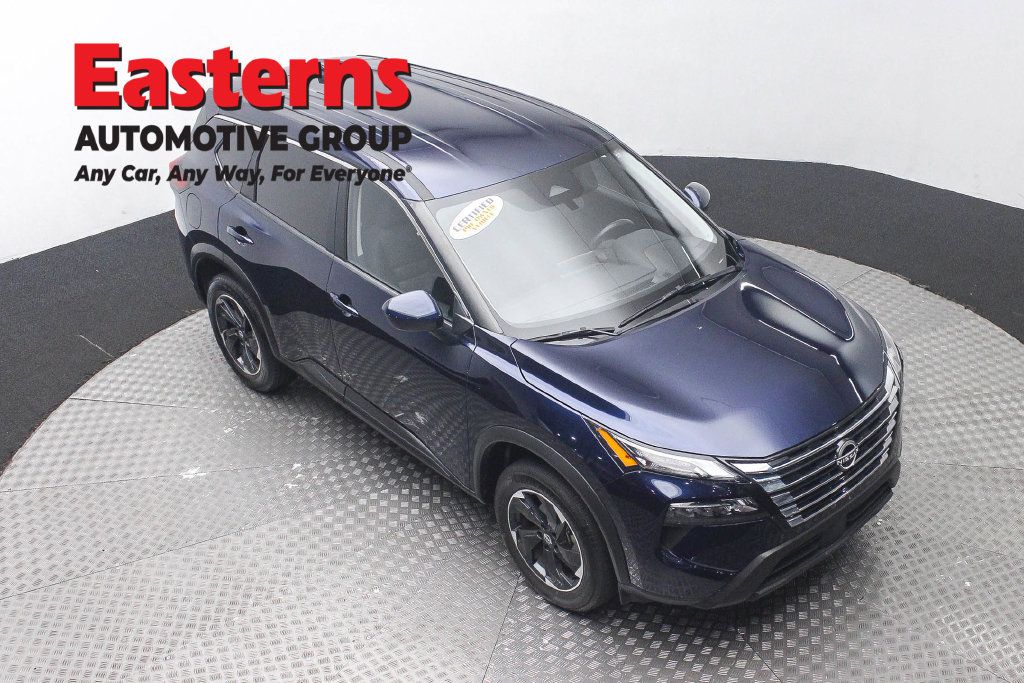 Used 2025 Nissan Rogue SV AWD/4WD image 5