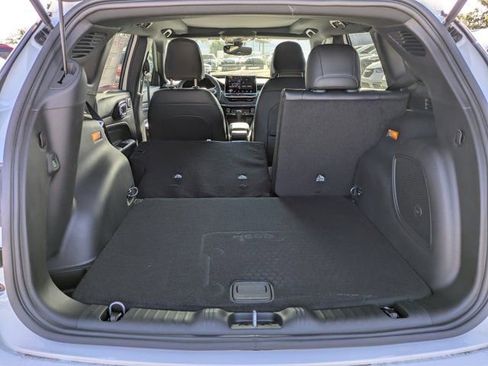 New 2026 Jeep Compass Latitude w/ Sun and Sound Group AWD/4WD image 11