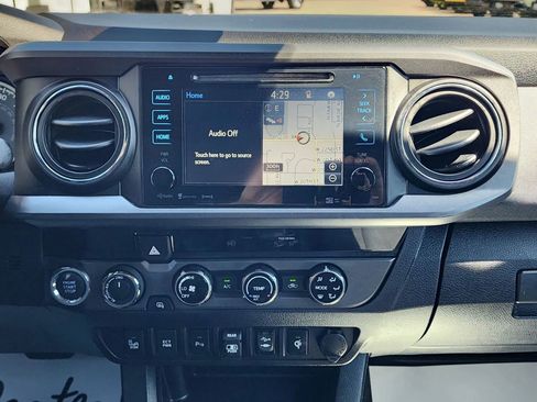 Used 2018 Toyota Tacoma TRD Off-Road w/ Technology Package AWD/4WD image 18