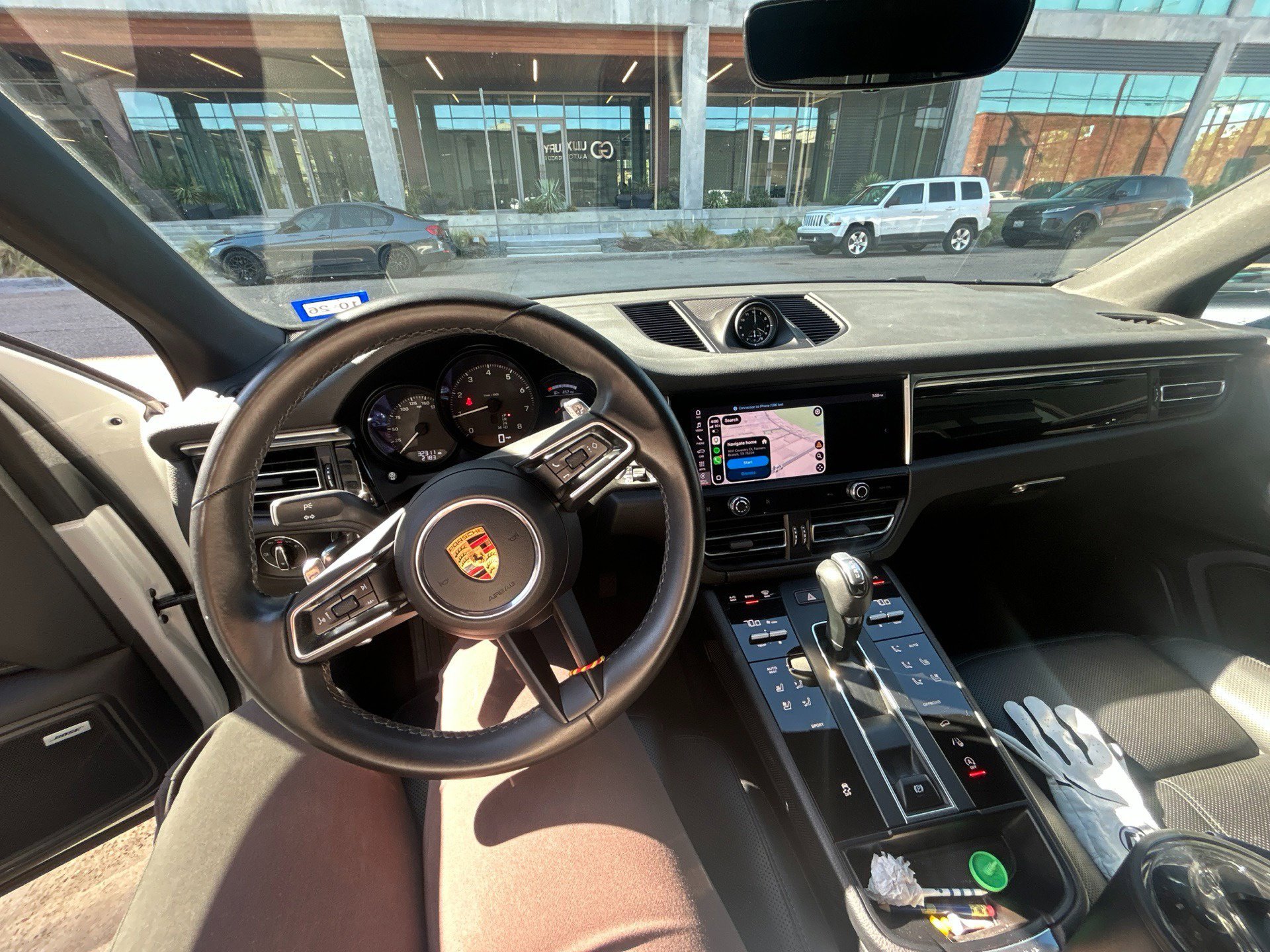Used 2022 Porsche Macan AWD/4WD image 3