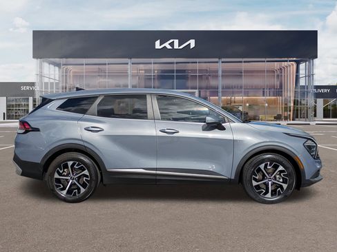 Certified 2024 Kia Sportage EX image 3