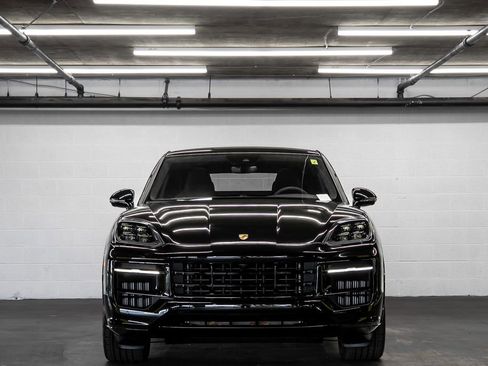 Used 2025 Porsche Cayenne GTS image 8