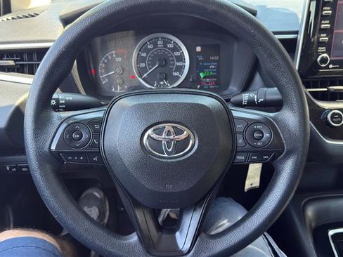 Used 2021 Toyota Corolla LE FWD image 32