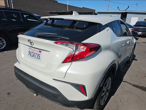 Used 2021 Toyota C-HR LE FWD image 3