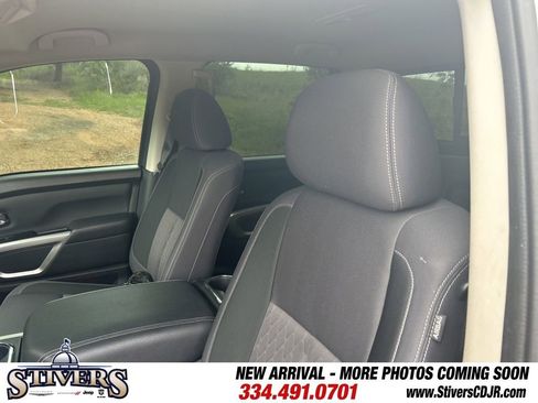 Used 2023 Nissan Titan SV w/ SV Convenience Package RWD image 11