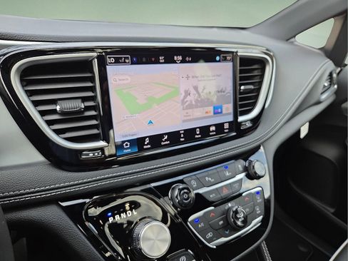 New 2026 Chrysler Pacifica Limited w/ S Appearance Package image 17