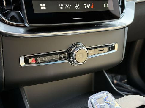 New 2026 Volvo XC90 B6 Plus w/ Protection Package Premier image 24