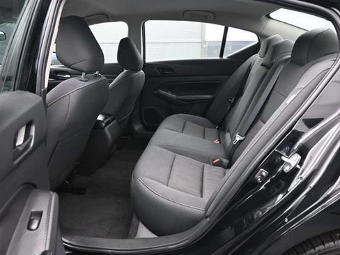 Used 2025 Nissan Altima 2.5 SV FWD image 8