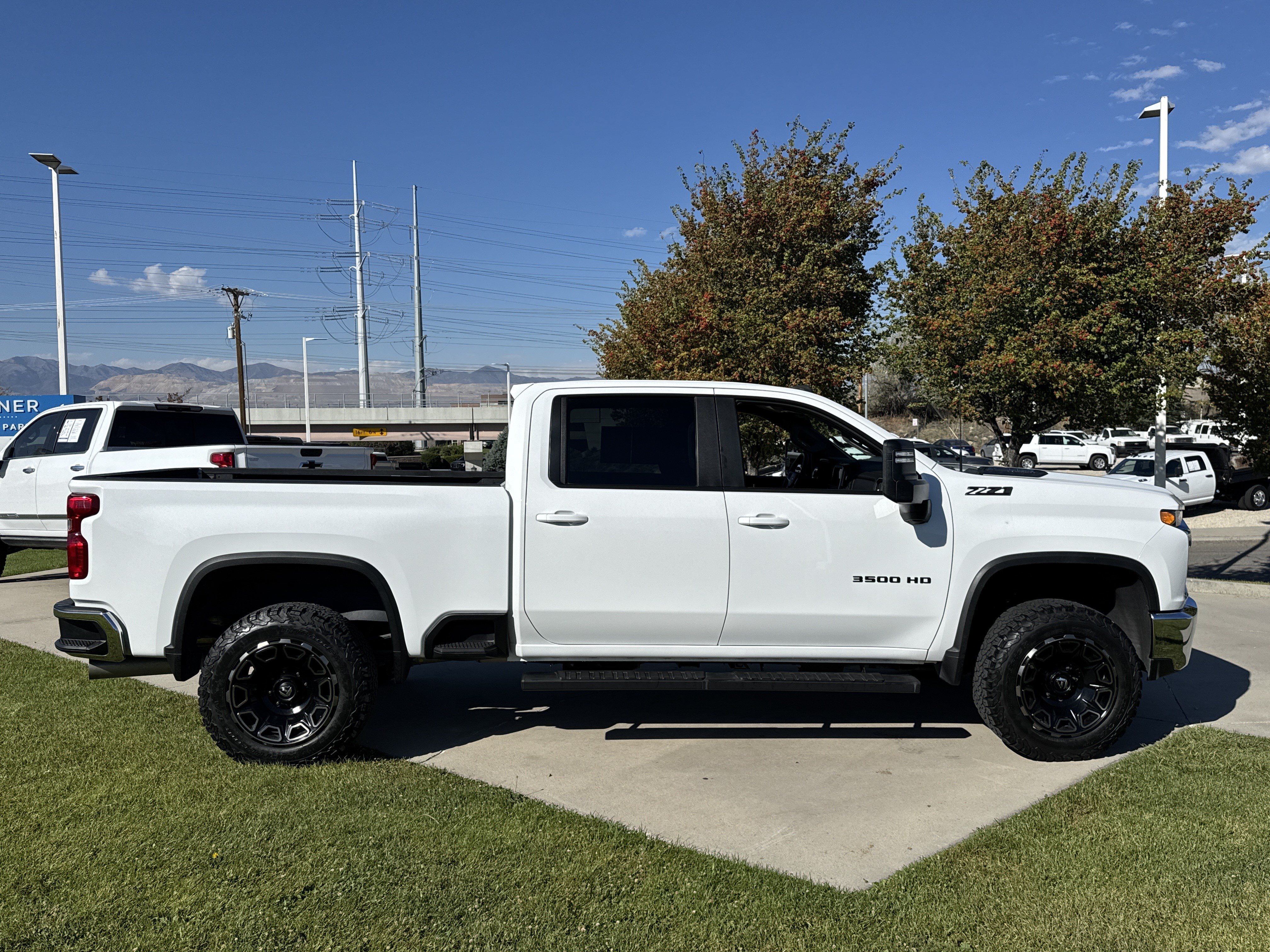 Used 2022 Chevrolet Silverado 3500 LT AWD/4WD image 6