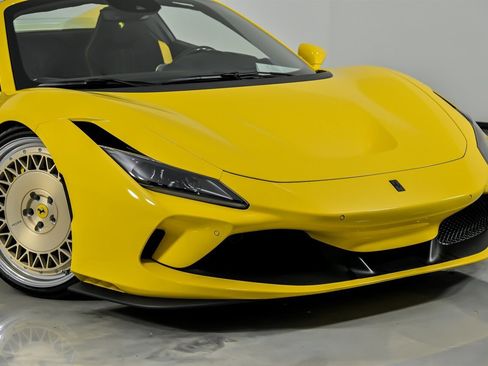 Used 2021 Ferrari F8 Tributo RWD image 3